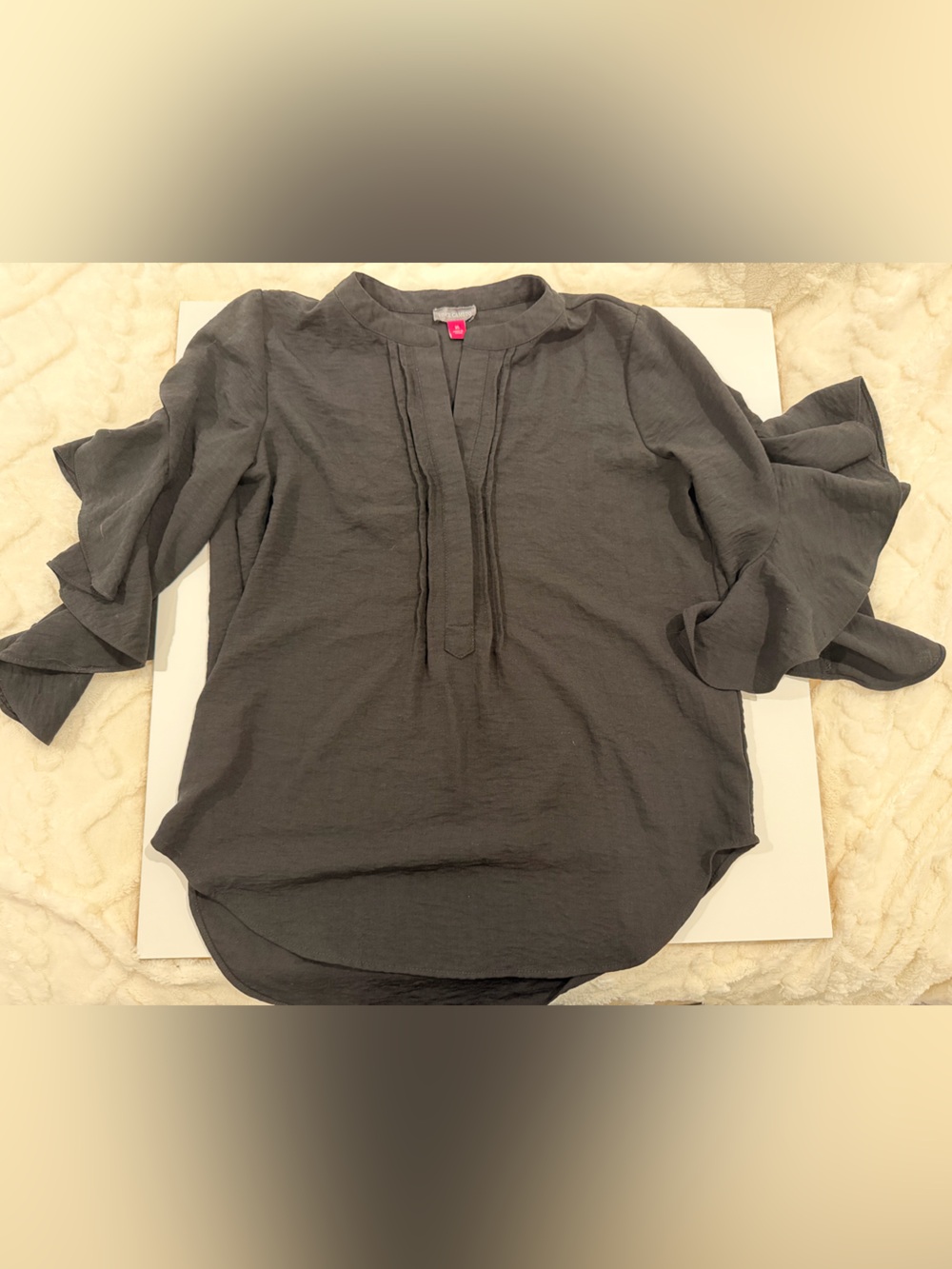 Vince Camuto Gray Ruffle-Sleeve Split V-Neck Blouse